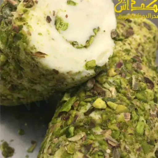 بوظة قشطة وفستق بماء زهر - كاسة كبيرة